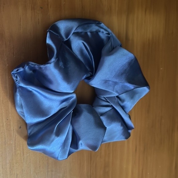 Blue scrunchie - Picture 2 of 3